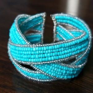 🆕️🎉 NWOT Turquoise beaded cuff bracelet